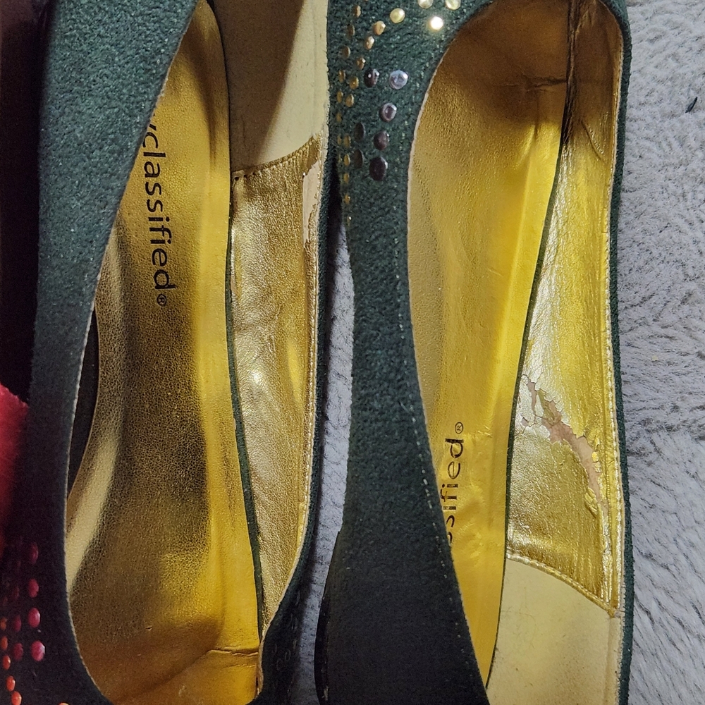 Emerald Green suede embellished flats with gold and silver details - Picture 5 of 5